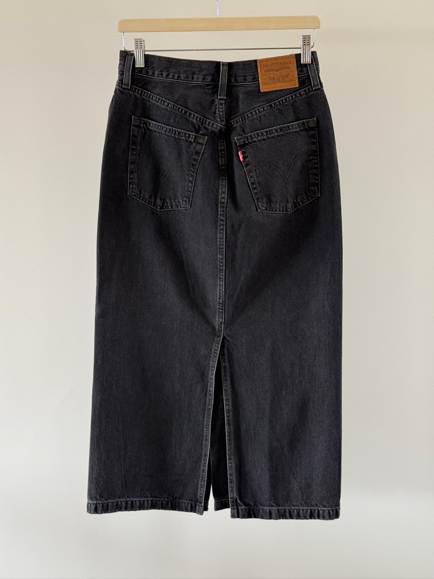 LEVI‘S Black Denim Skirt
