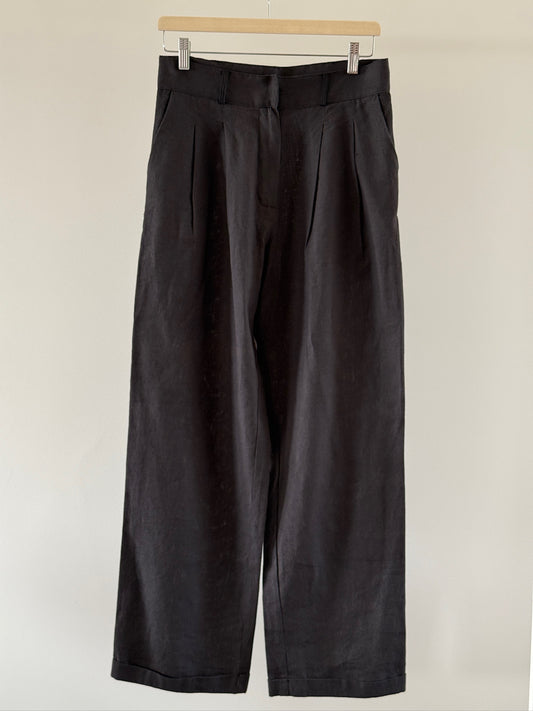 BASE RANGE Linen Pants