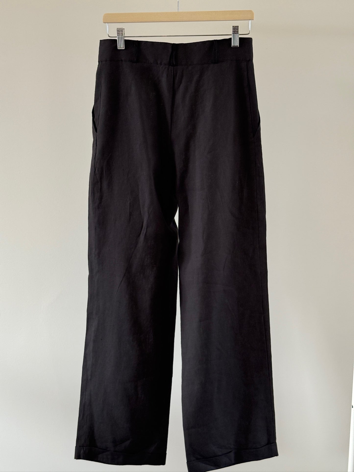 BASE RANGE Linen Pants