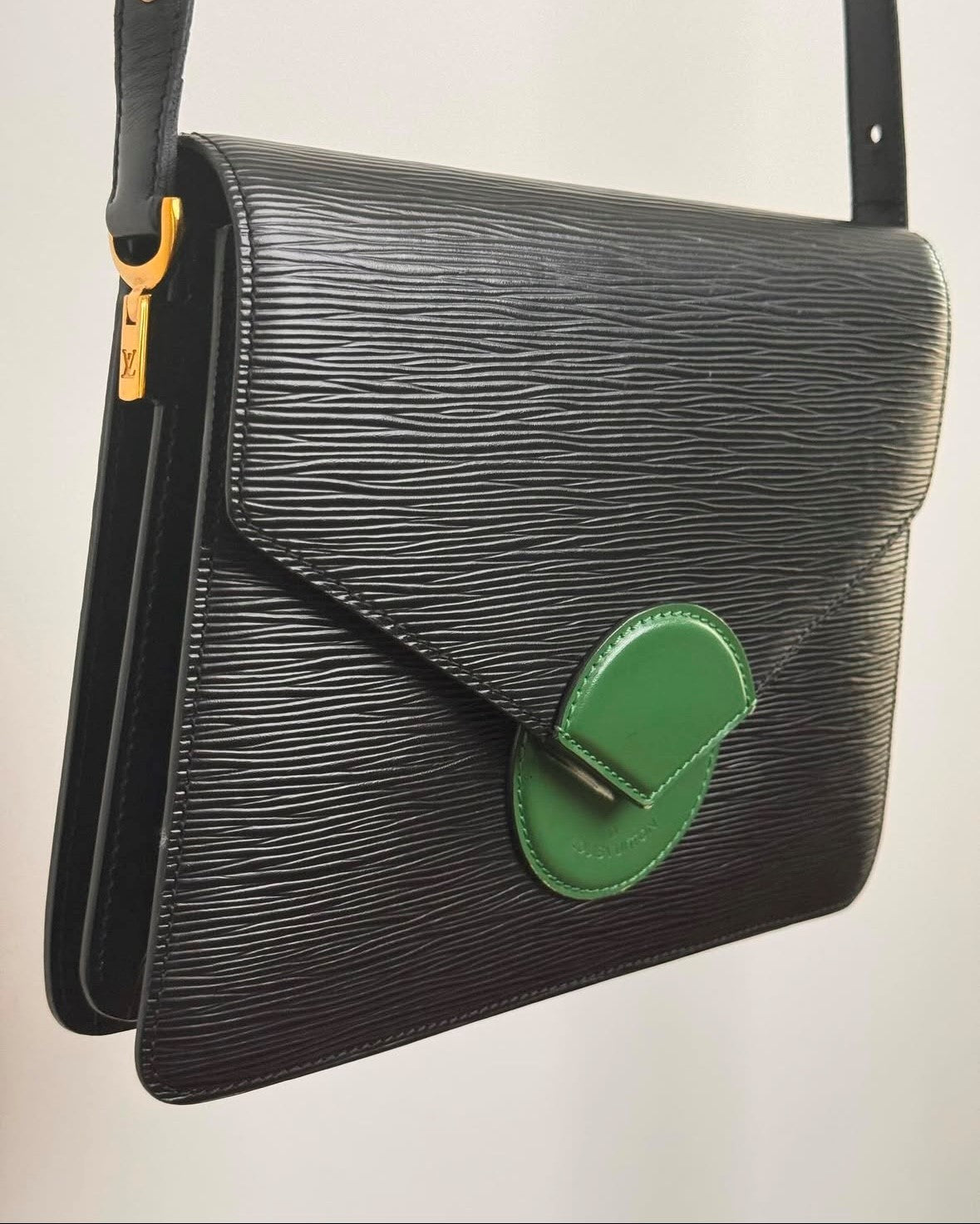 LOUIS VUITTON Houche Epi Crossbody Bag